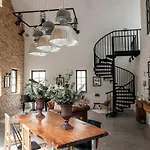 Loftlakasom**** شقة فندقية Veszprém