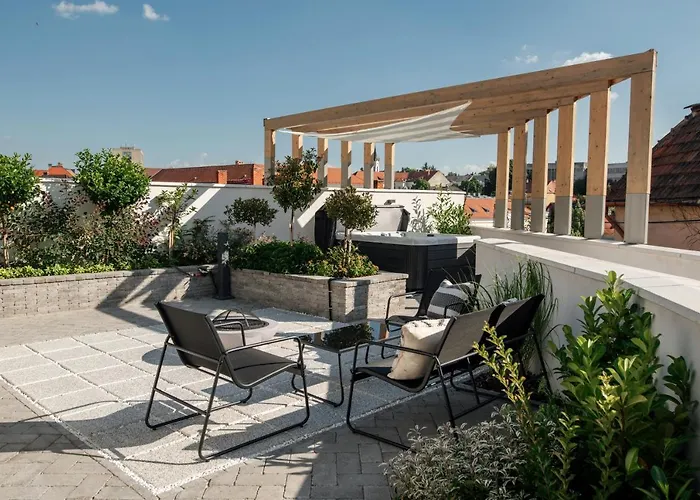 מלון דירות Loftlakasom**** Veszprém